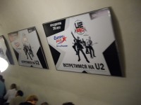 Реклама U2 в московском метро